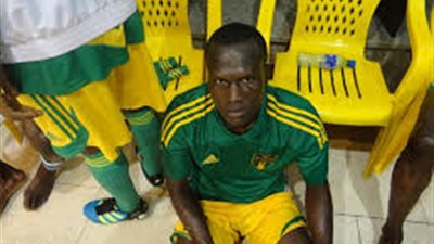 «الكاف» يهدد بمعاقبة لاعب موريتاني رفع شعار «إلا رسول الله»