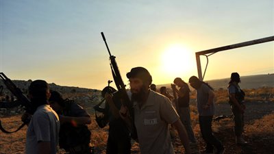 نساء يطلبن الزواج من عناصر «القاعدة» عبر الإنترنت