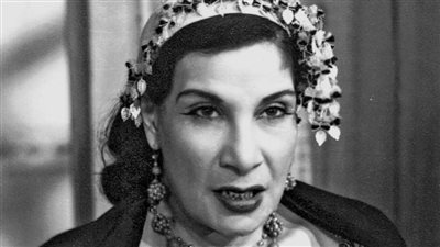 أشهر الحموات في السينما تنصح السيدات بالنظافة