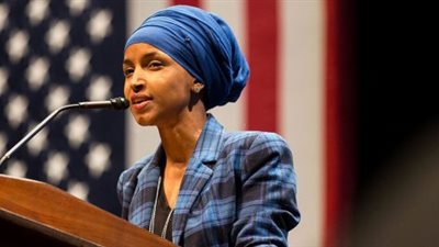 فوز إلهان عمر اللاجئة الصومالية المسلمة بمقعد في الكونجرس
