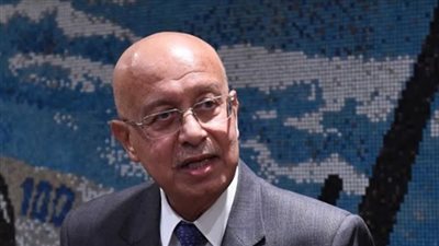 شريف إسماعيل يناقش ملفات رياضية مع وزير الشباب