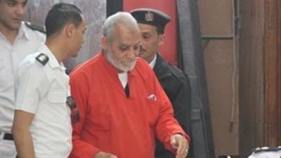 نظر طعن بديع و17 آخرين في قضية «غرفة عمليات رابعة» 24 مارس