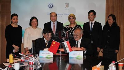 «الخشت» يوقع اتفاقية بحثية مع أكبر أكاديمية علمية في الصين (صور)