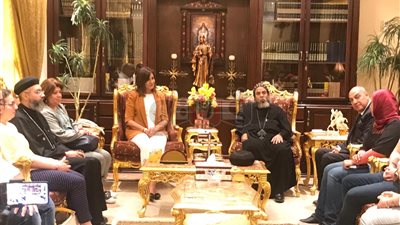 وزيرة الهجرة تزور مسجد الصحابة وكنيسة السمائيين بصحبة أبناء المصريين بالخارج