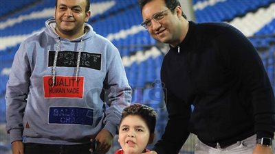 أحمد مرتضى يمنح المشجع الزملكاوي محمود حمدي تذكرة العمرة