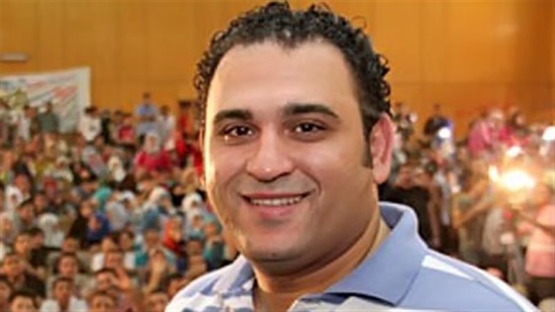 الإعلامي أكرم حسني