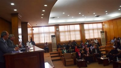 محافظ أسوان: محاسبة أي جهة حكومية تتقاعس عن تنفيذ المشروعات(فيديو)