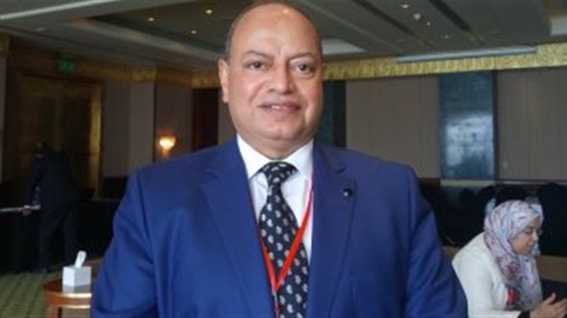 الدكتور محمد عز العرب
