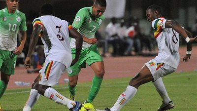 طاقم تحكيم مصري لمباراة الجزائر ومالي الودية