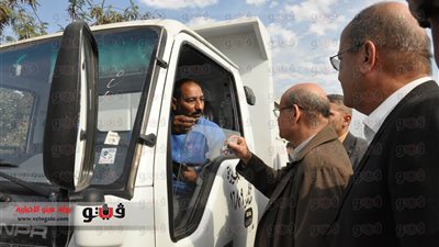 محافظ الجيزة يسحب رخصة سيارة نظافة