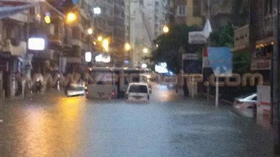 بالصور.. انقطاع الكهرباء عن كرموز وتوقف الحركة المرورية بالإسكندرية