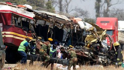 مقتل 47 شخصا على الأقل في تصادم حافلتين بزيمبابوي