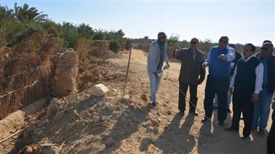 محافظ الوادي الجديد يتفقد أعمال توسعة وازدواج طريق البرمودي| صور