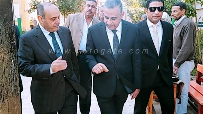 جانب من زيارة محافظ