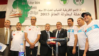 بالصور.. اتحاد الطائرة المغربي يكرم عمرو علواني في شرم الشيخ