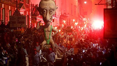 بالفيديو والصور.. دمية 