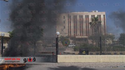 بالفيديو..أهالي جنوب سيناء يشعلون النيران في الإطارات احتجاجا على خطف مواطن