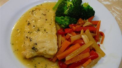 طريقة عمل «السلمون المقلي بالمستردة والشوفان»