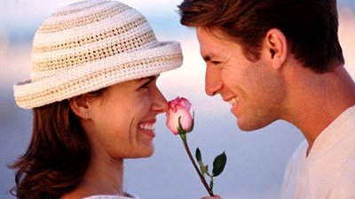 5 صفات في المرأة تشجع الرجل على الارتباط بها