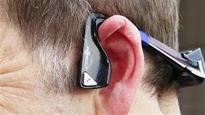 بالفيديو.. سماعة جديدة ترشد «فاقدي البصر» على الطريق