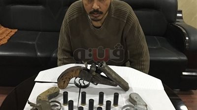 ضبط عاطل لحيازته أسلحة نارية ومخدرات في شبرا الخيمة