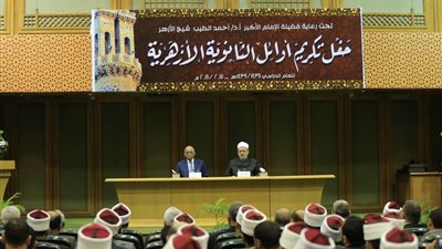 «الطيب»: مناهج الأزهر قائمة على الوسطية والاعتدال وقبول الآخر