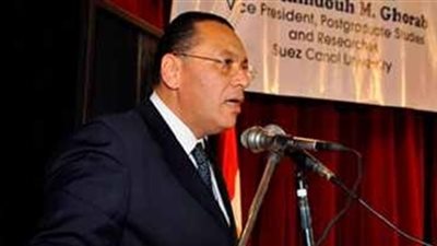 رئيس جامعة القناة: الاهتمام بالأبحاث التطبيقية يدر 