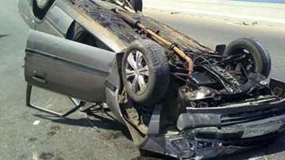 مصرع وإصابة 12 شخصًا في انقلاب سيارتين على طريق «السويس - القاهرة»