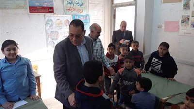 محافظ الشرقية يأمر بمعاينة مبنى مقام بجوار مدرسة ابتدائية (صور)