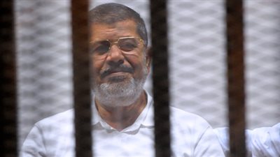 مرسي في التخابر مع حماس يرفض توقيع الكشف الطبى عليه