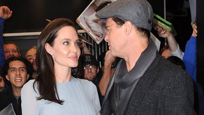 بالصور.. أنجلينا جولي مثيرة بفستان أزرق من الشيفون