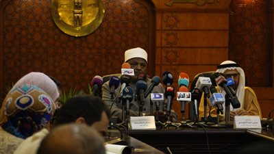 بدء المؤتمر الصحفي حول زيارة شيخ الأزهر لـ«لاجئي الروهينجا»