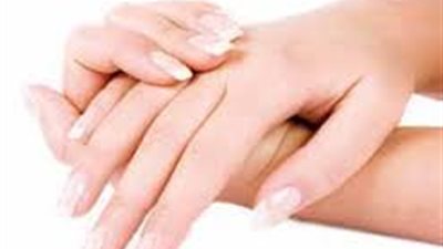 الطماطم للتخلص من إسمرار اليدين