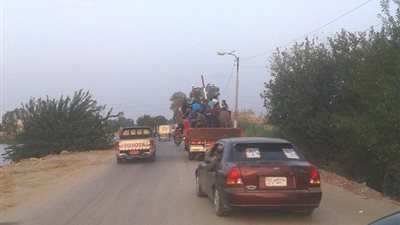 مرشحو البرلمان يبدأون معركة تمزيق اللافتات في الإسماعيلية