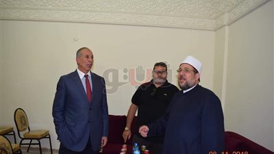 وزير الأوقاف ومحافظ البحر الأحمر يتفقدان المركز الثقافى للغات بالغردقة