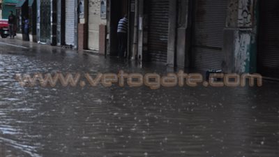 «النقل»: معدات «الطرق والكباري» تشارك في رفع مياه الأمطار بالإسكندرية