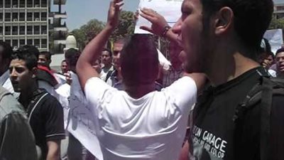 تظاهر طلاب جامعة أسيوط للتنديد بمقتل مصري في الكويت