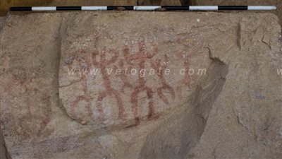 تفاصيل توثيق نقوش أثرية في كهف بجنوب سيناء