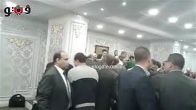 نواب البرلمان يحاصرون وزير الصحة بالطلبات الخاصة (فيديو)