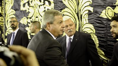 وزير الشباب السابق في عزاء حمدى قنديل بعمر مكرم