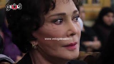 لبلبة تبكي أثناء تواجدها بعزاء حمدي قنديل (فيديو)