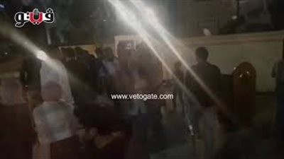 تدافع العشرات للحصول على أوراق «فردقان» الأصلية ليوسف زيدان (فيديو)