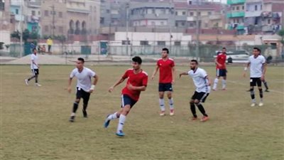 فضيحة في القسم الثالث.. فريق المنزلة يغرق ملعبه بالمياه لتأجيل مباراة نبروة | صور