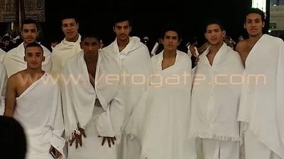 بالصور.. ناشئو اليد يؤدون مناسك العمرة خلال تواجدهم بالسعودية