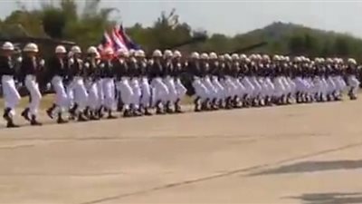 بالفيديو.. الجيش التايلندي يقدم عرضا مذهلًا على الأنغام العسكرية