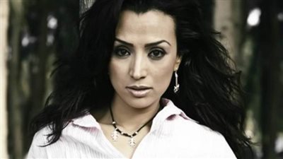 صفاء جلال تكشف حقيقة ارتداء ابنتها الحجاب| فيديو