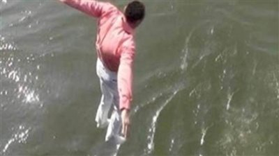 طالب يقفز من أعلى كوبري دندرة بقنا بسبب تكرار رسوبه