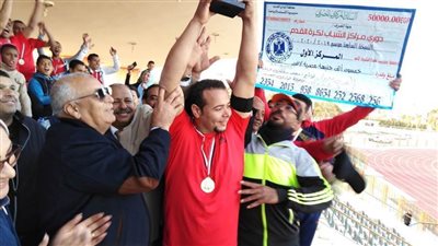 محافظ الوادي الجديد يشهد ختام دوري مراكز شباب ويمنح مكافأة مالية للفائزين | صور