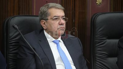 وزير المالية يقترح تخفيض رسوم ترخيص السيارات الخاصة