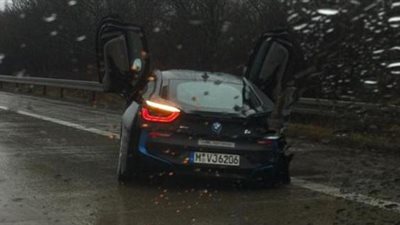 صورة أول حادث لسيارة بي إم دبليو i8 في ألمانيا